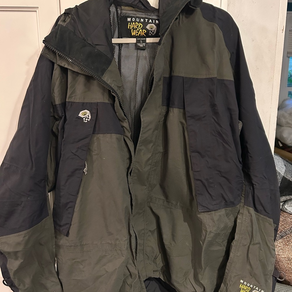 Mountain Hardwear Men's Black and Olive Performance Jacket